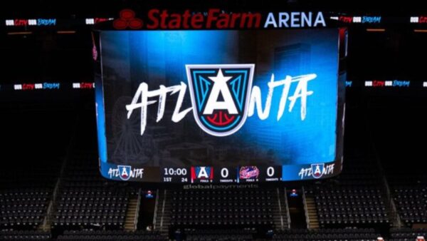 “This Can’t Be Real”: WNBA’s Atlanta Dream Are Getting Blasted For Their New Court Design That Features “Women’s Sports” Message As Center Court Logo