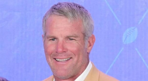 Michael Vick Gets Candid About Brett Favre In Bold Statement