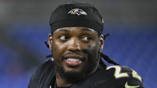 Derrick Henry signs record-setting contract extension with Ravens