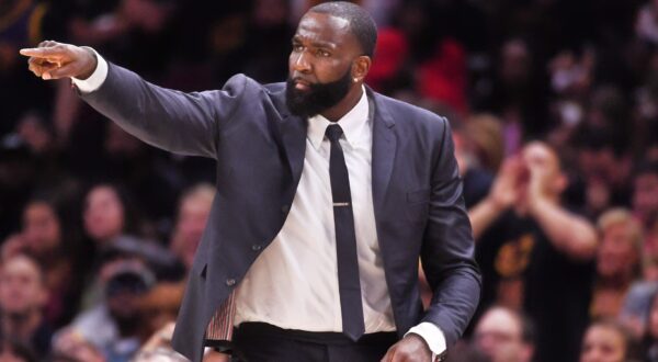 Kendrick Perkins pointing