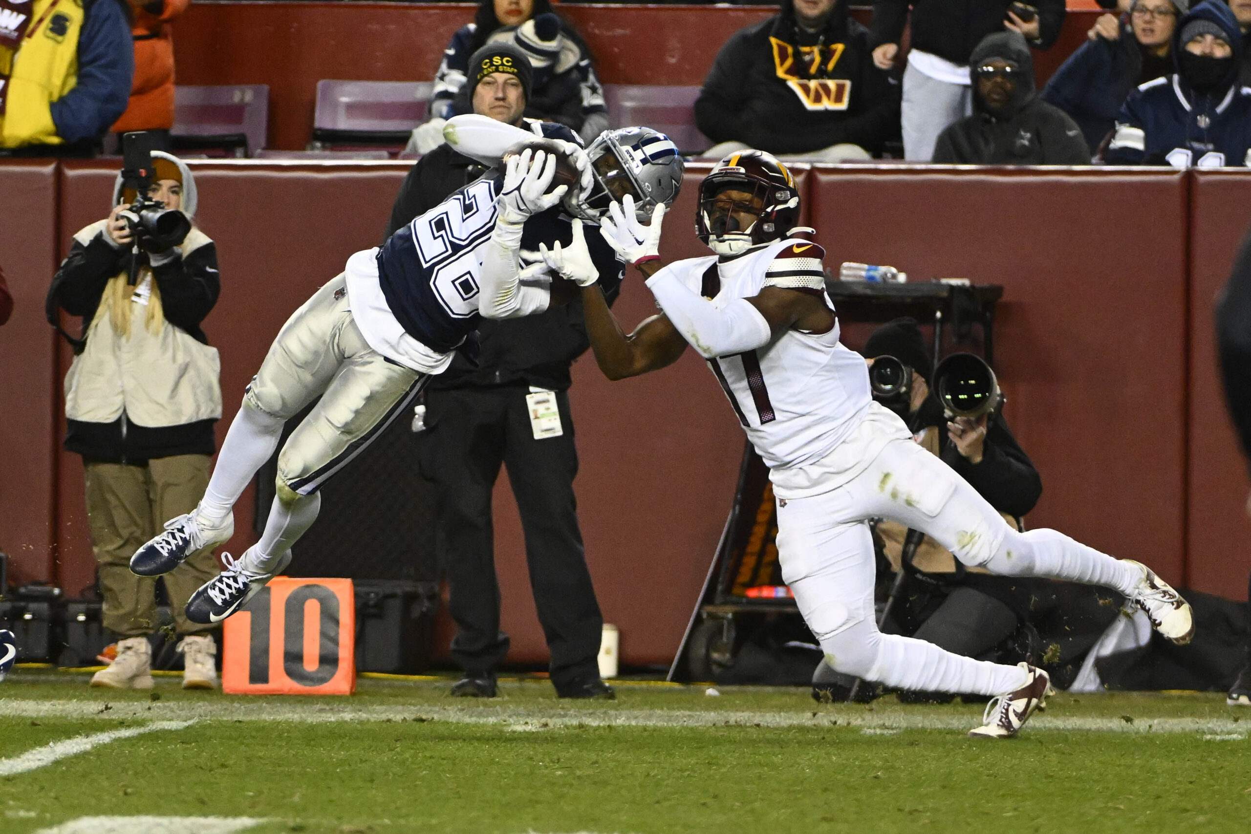 Daron Bland making interception