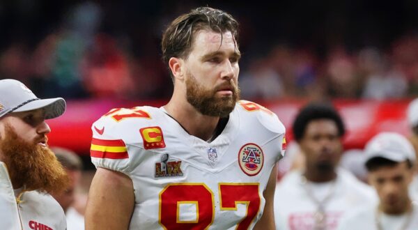 Travis Kelce looking on.