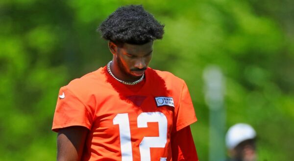 Shedeur Sanders with his head down.