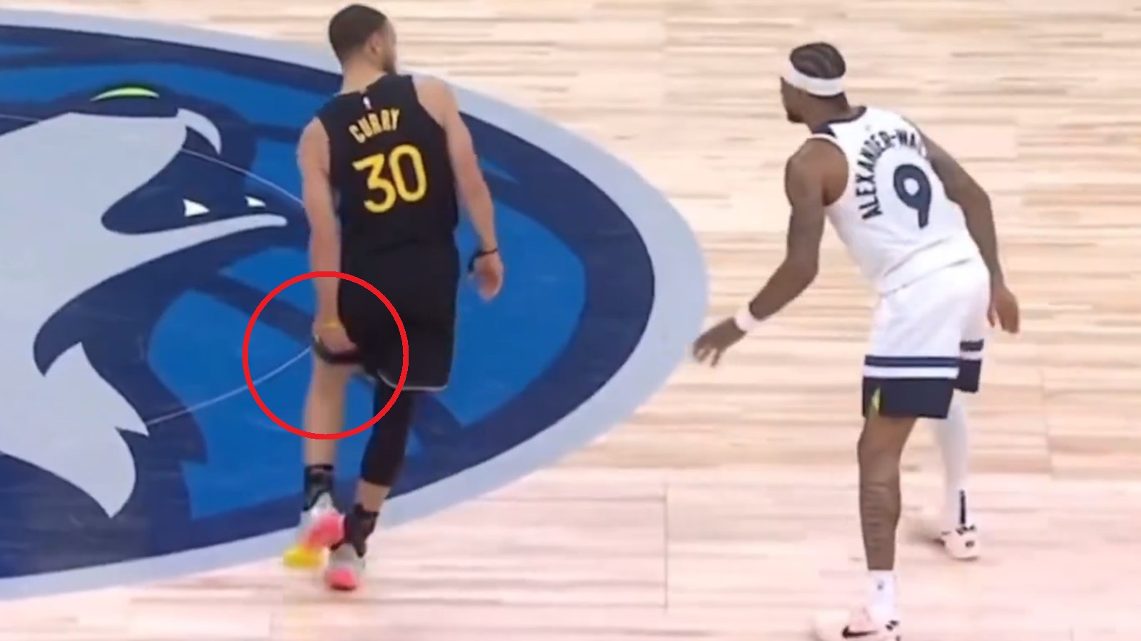 Steph Curry reaching for his hamstring