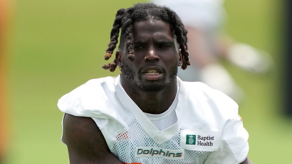 Tyreek Hill has surprising reaction to being trolled by Colts