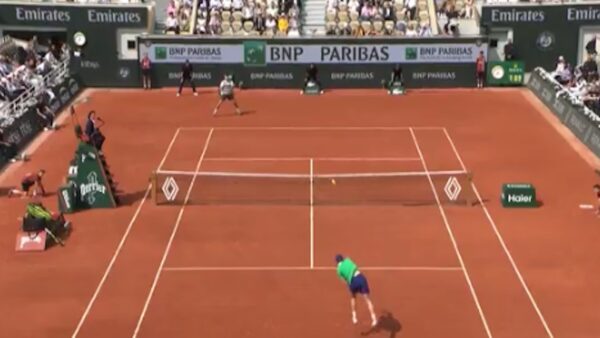 Jannik Sinner serves to Carlos Alcaraz