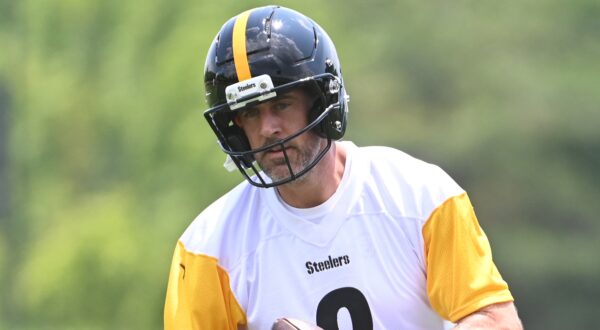 Aaron Rodgers looking on.